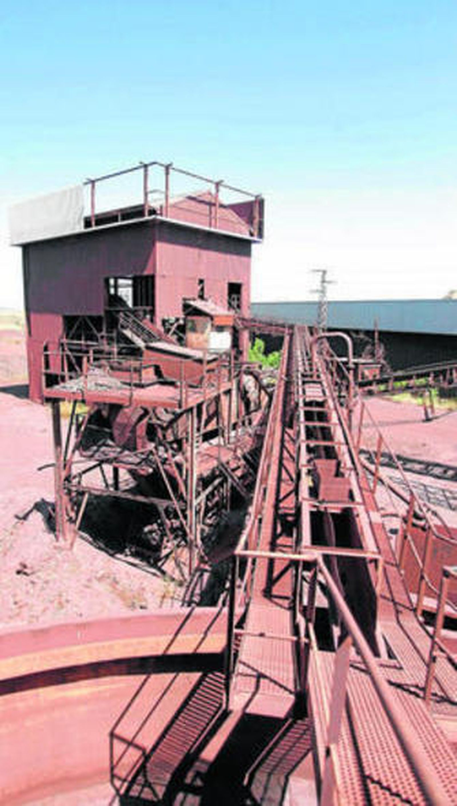 Antigua explotación de hierro en Alquife.