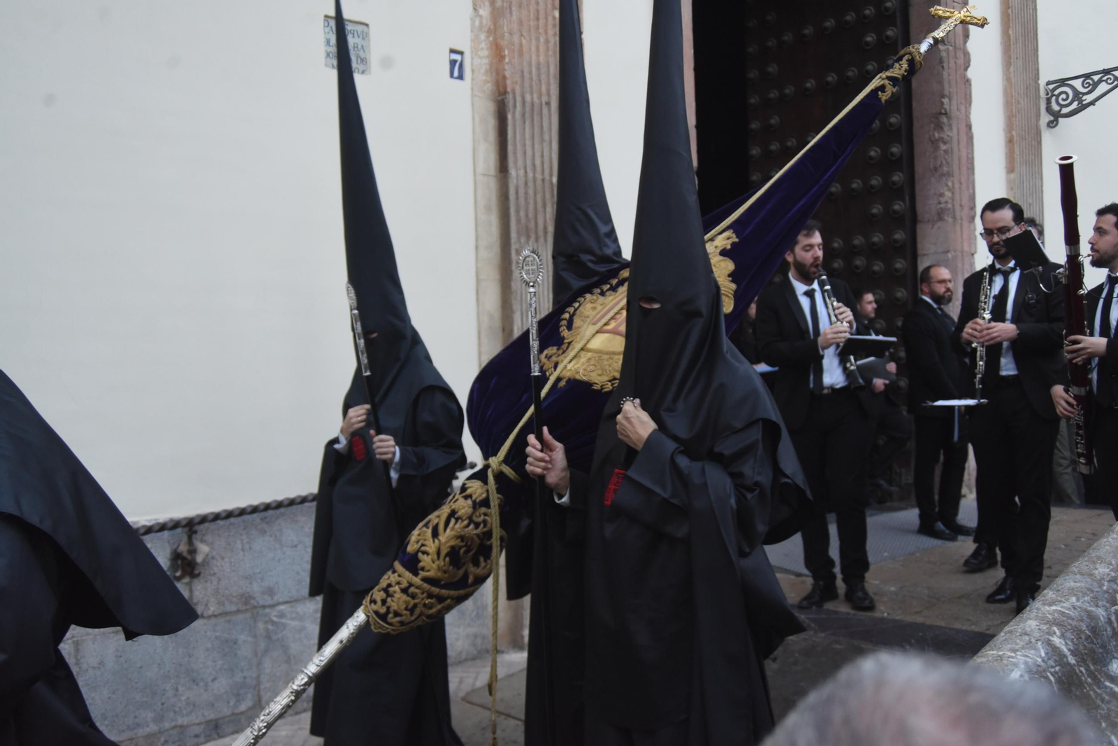 La procesión del Santo Sepulcro en este Viernes Santo de Córdoba, en imágenes