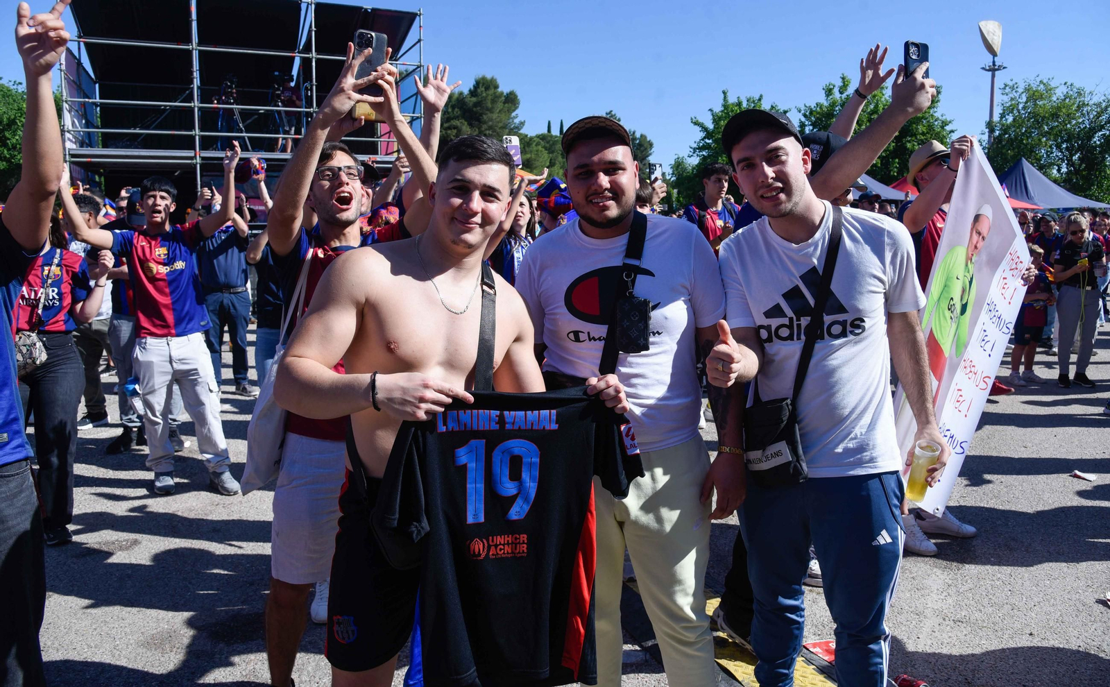 Ambiente en la Fan Zone del Barcelona