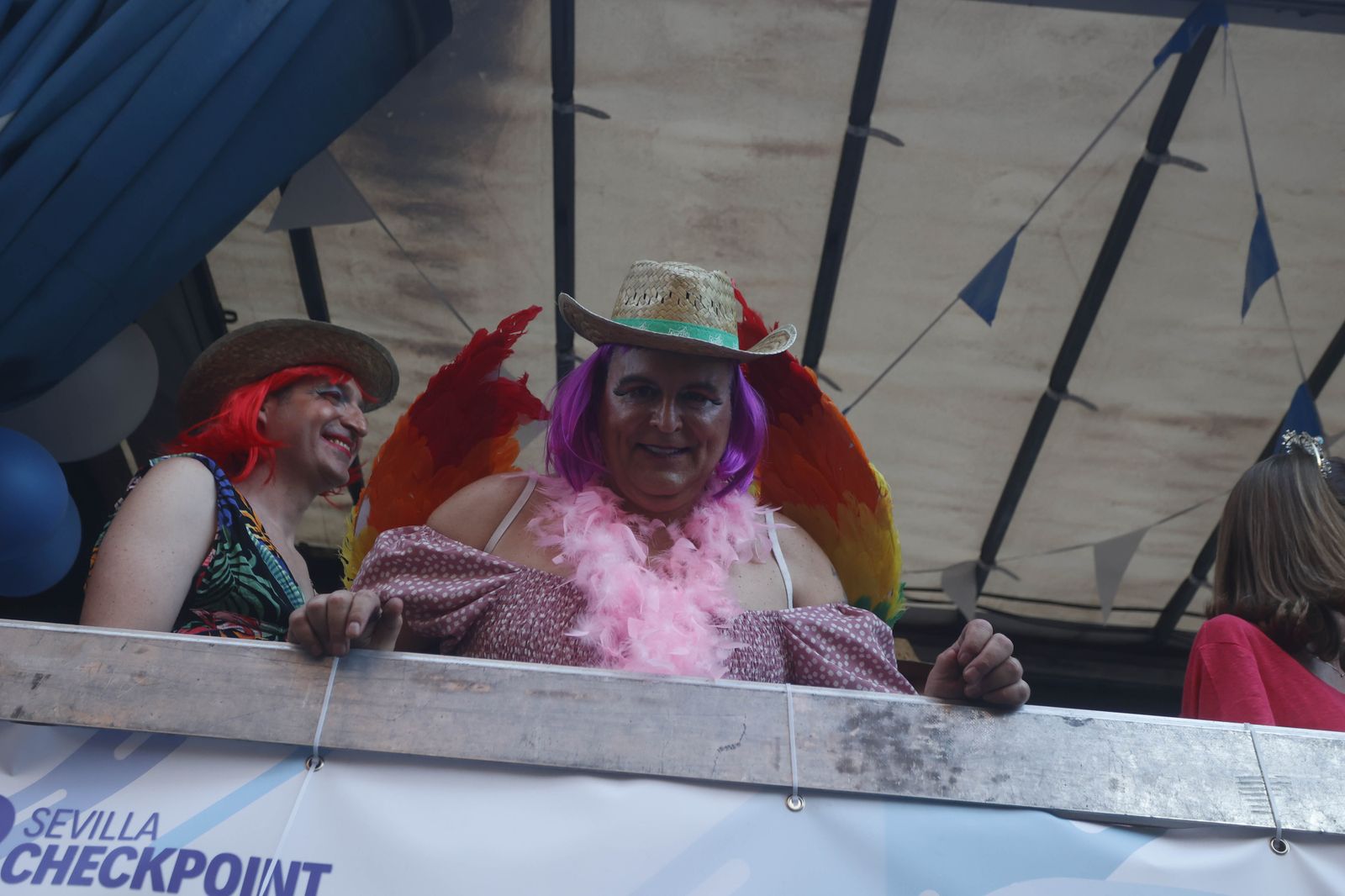 Las imágenes de la cabalgata del orgullo en Sevilla  2022