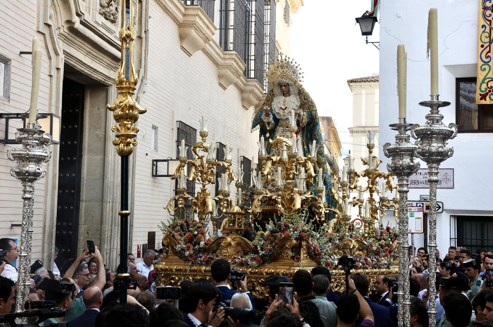 Las imágenes del traslado de la Virgen del Rocío al Salvador