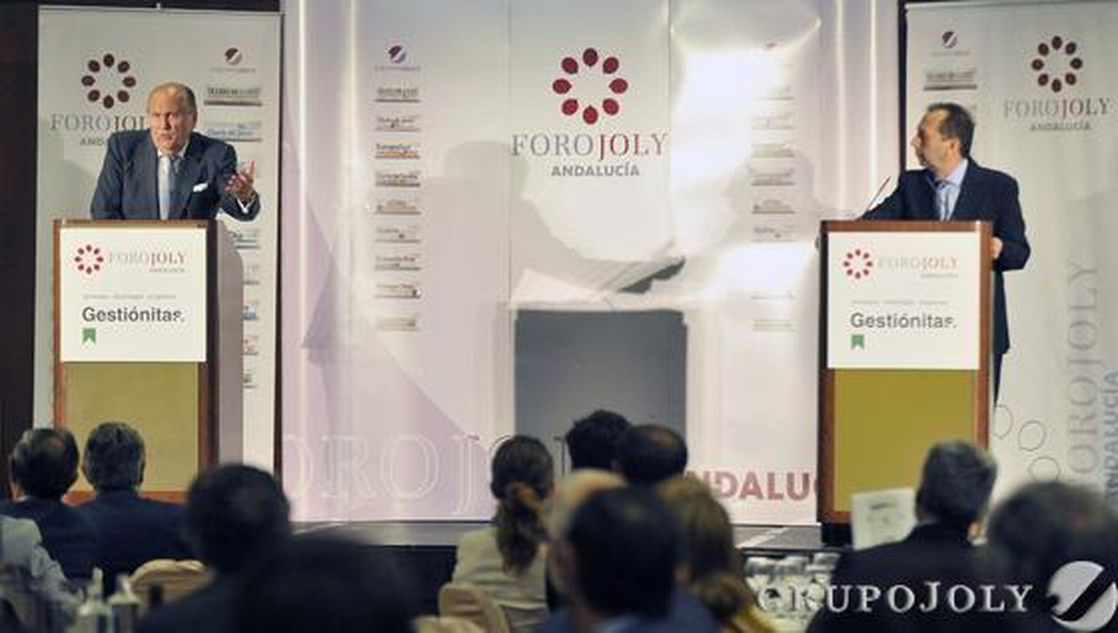 El presidente de Persan, José Moya Sanabria, junto al director de 'Diario de Sevilla' y de Publicaciones de Grupo Joly, José Antonio Carrizosa.

Foto: Belen Vargas/Juan Carlos Vazquez/Manuel Gomez