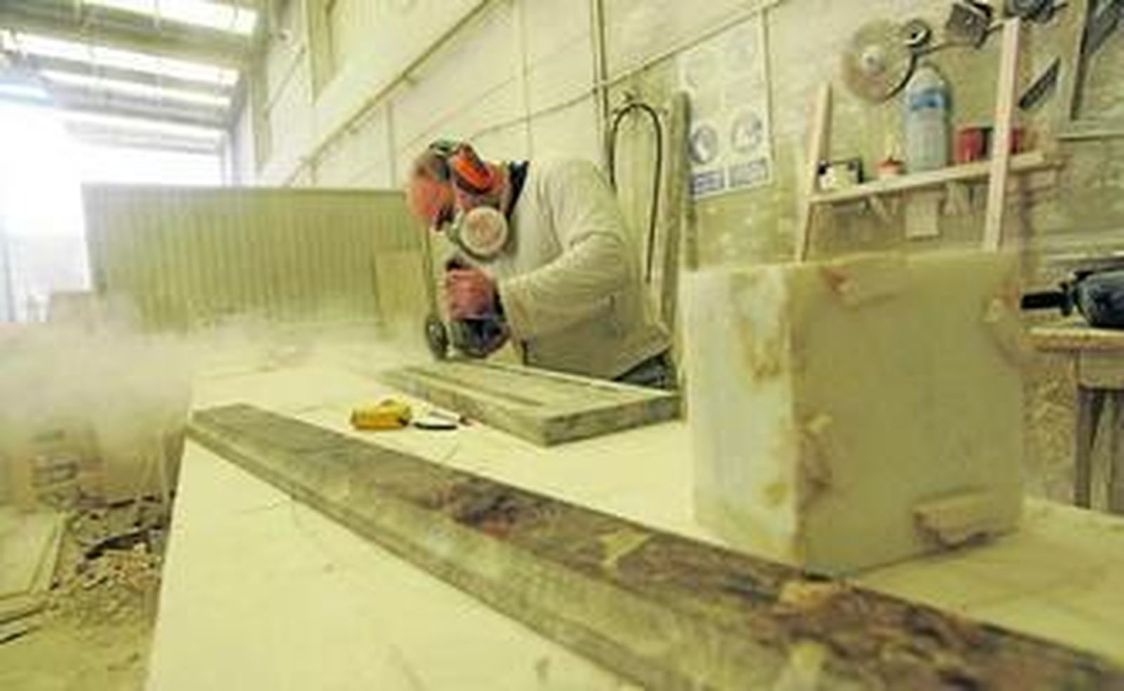 Las obras artesanales al extranjero sostienen la actividad en los talleres