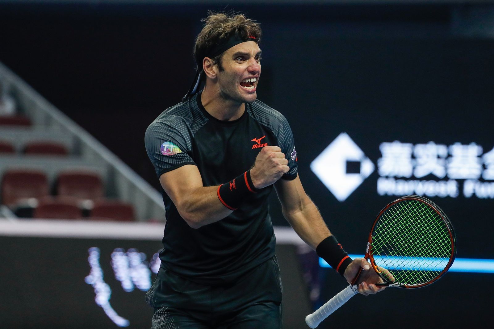 El tunecino Jaziri celebra su victoria conseguida ante el alemán Zverev.