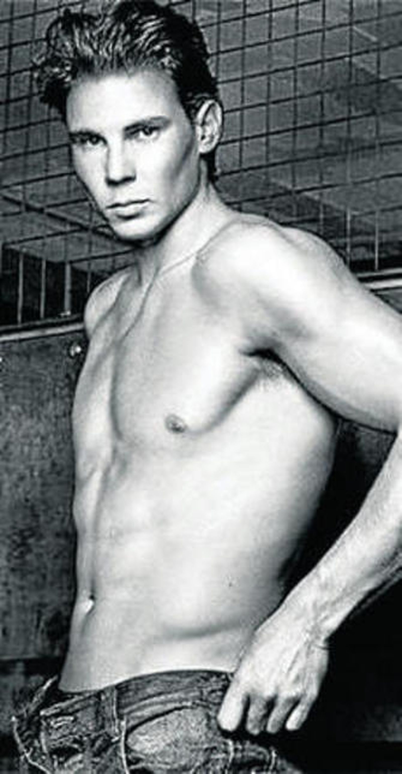 Rafa Nadal protagoniza un 'striptease' para Armani