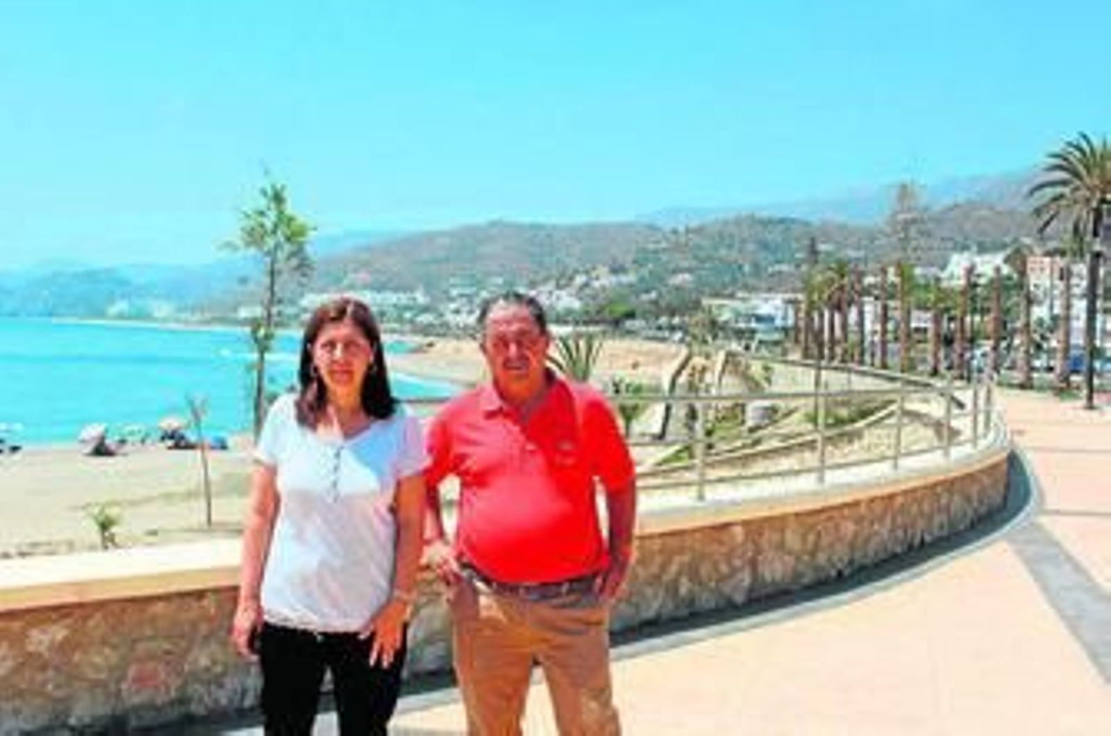 Un paseo mirando al mar Mediterráneo