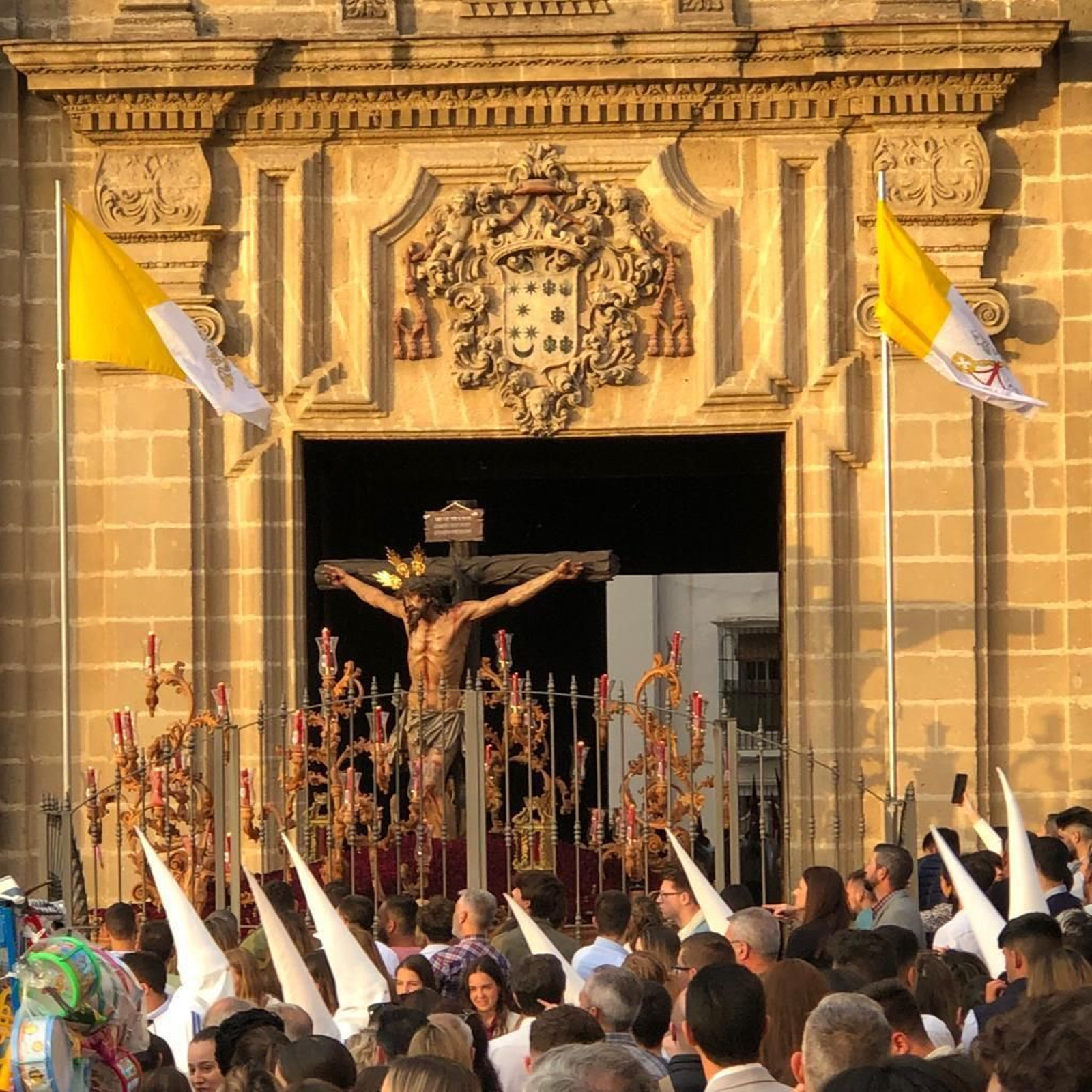 La Sed, saliendo de la Catedral de Jerez, por la puerta de la plaza de la Encarnación. La Sed, saliendo de la Catedral de Jerez, por la puerta de la plaza de la Encarnación.