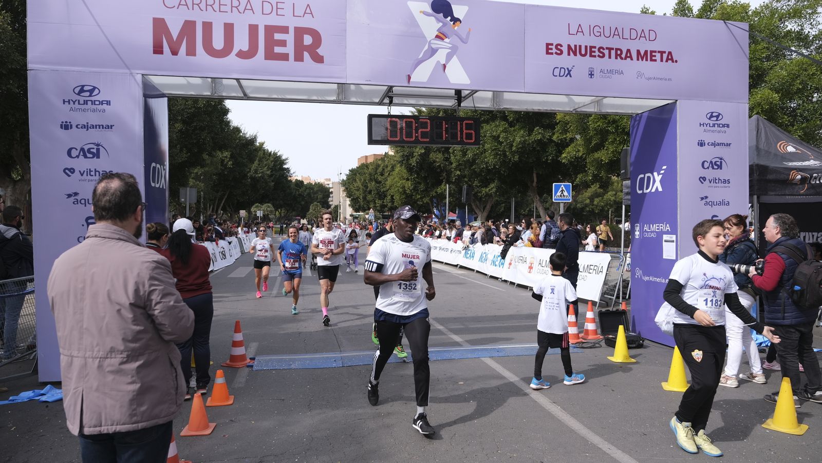 Imágenes de la Carrera de la Mujer 2023 en Almería
