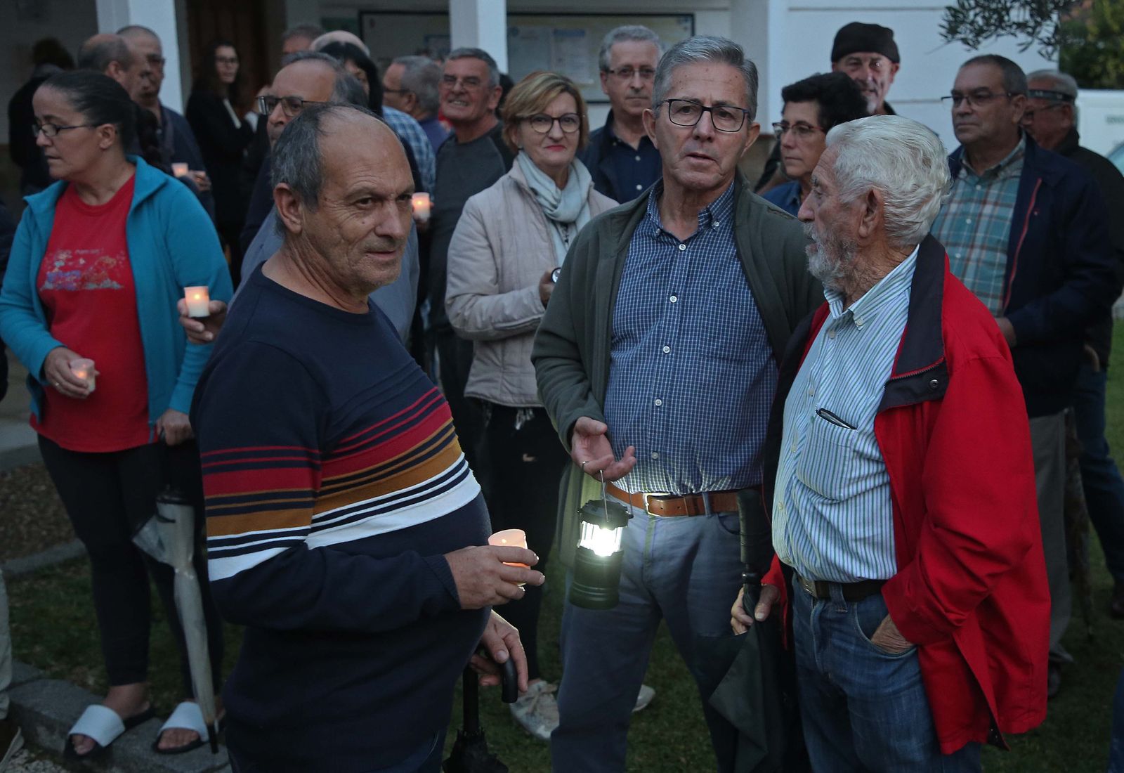 Fotos de la manifestación contra los cortes de luz en Castellar
