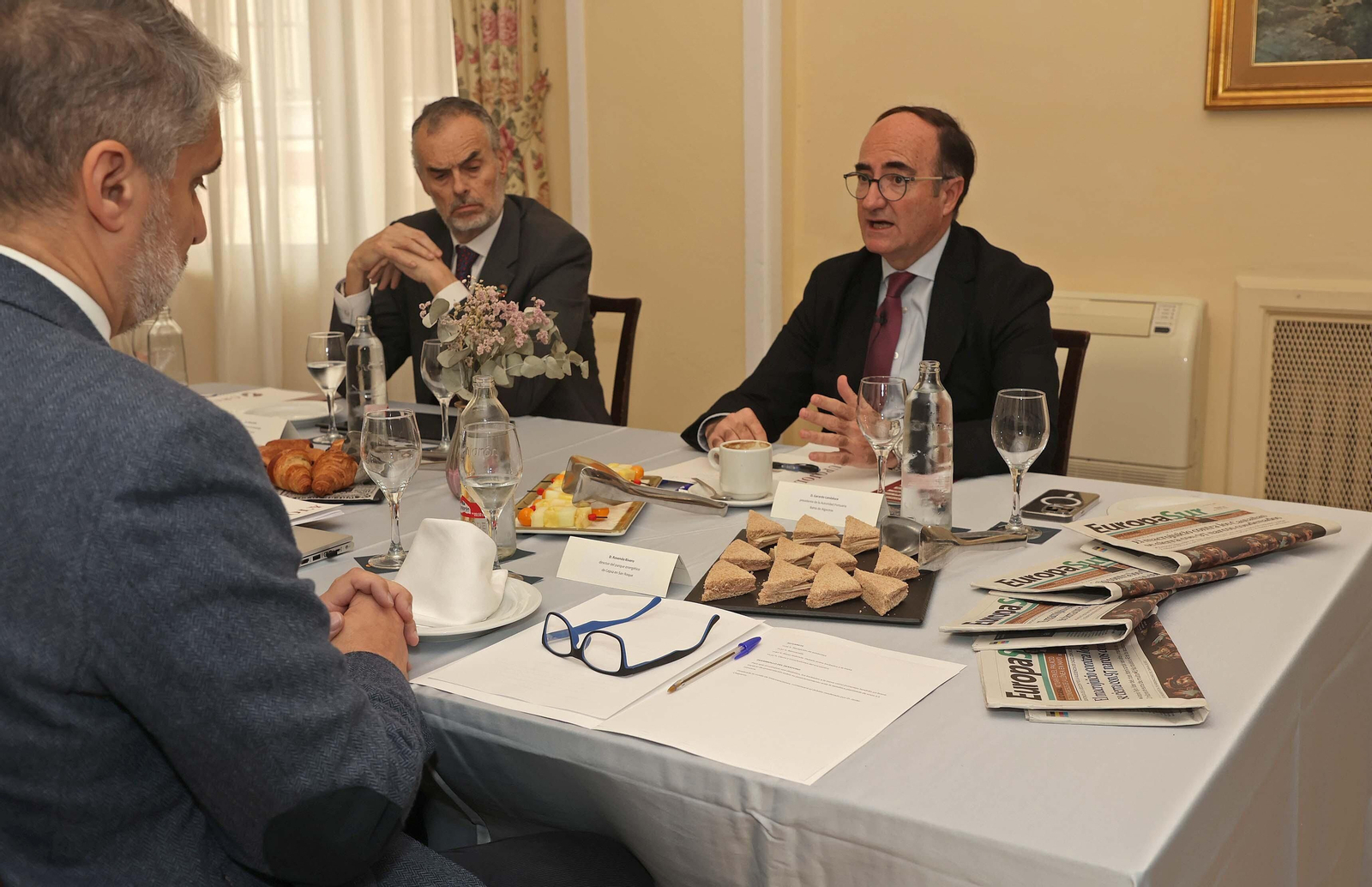 Desayunos de Redacción: 'El reto de la descarbonización', en imágenes