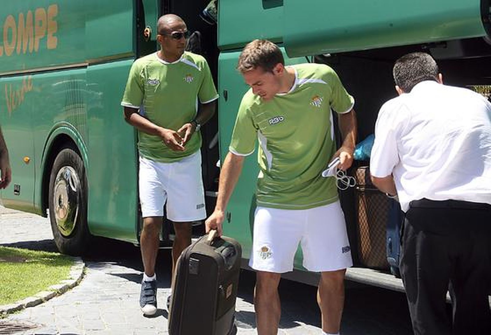 Mehmet Aurelio baja del autocar.

Foto: Espínola