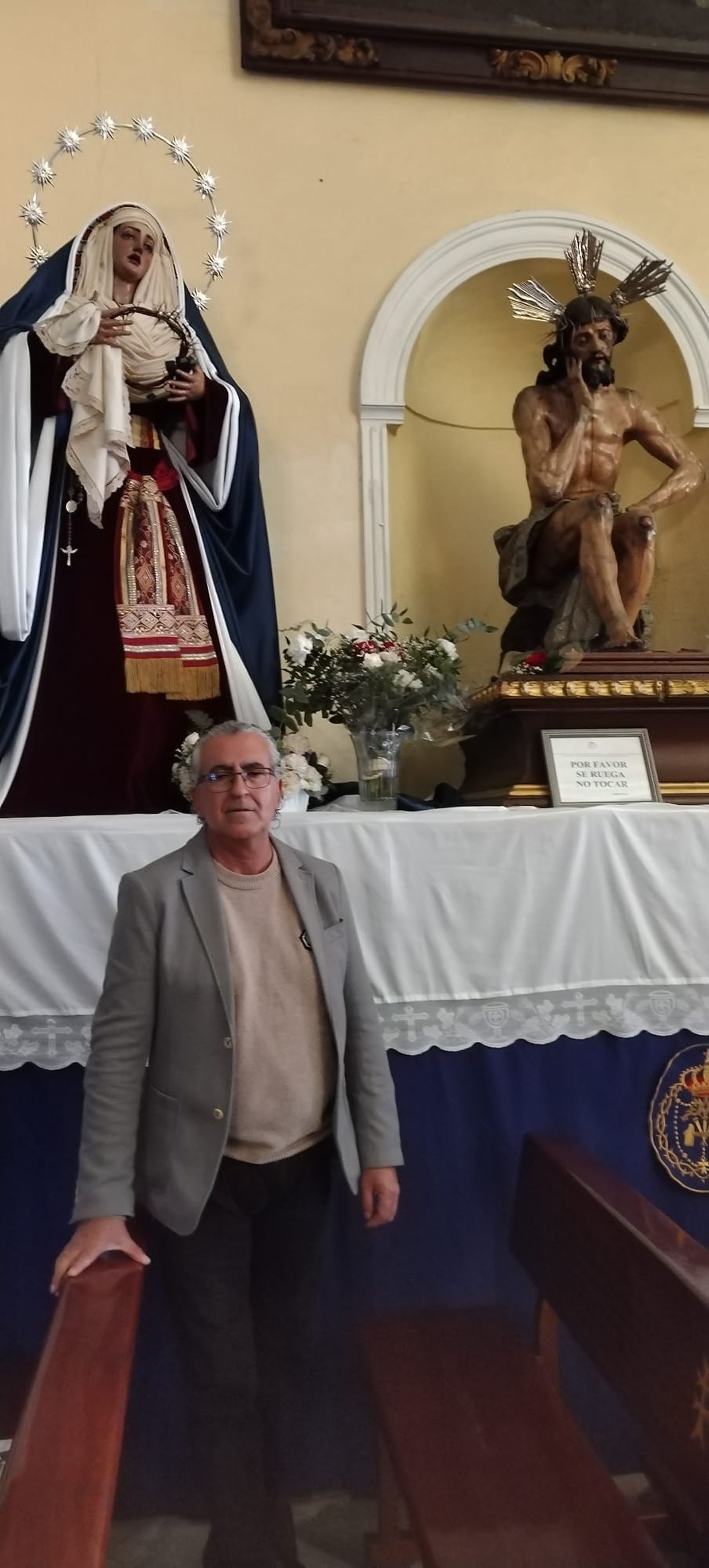 El pregonero, con los titulares de la Humildad y Paciencia.