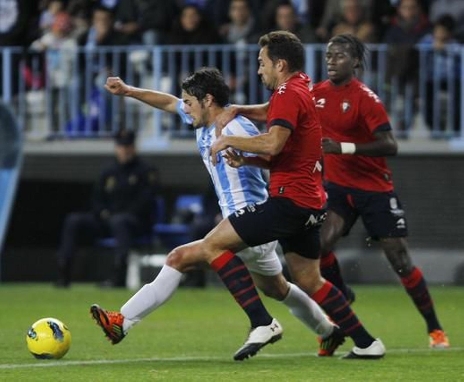 El Málaga remonta a medias ante el Osasuna (1-1). / Sergio Camacho
