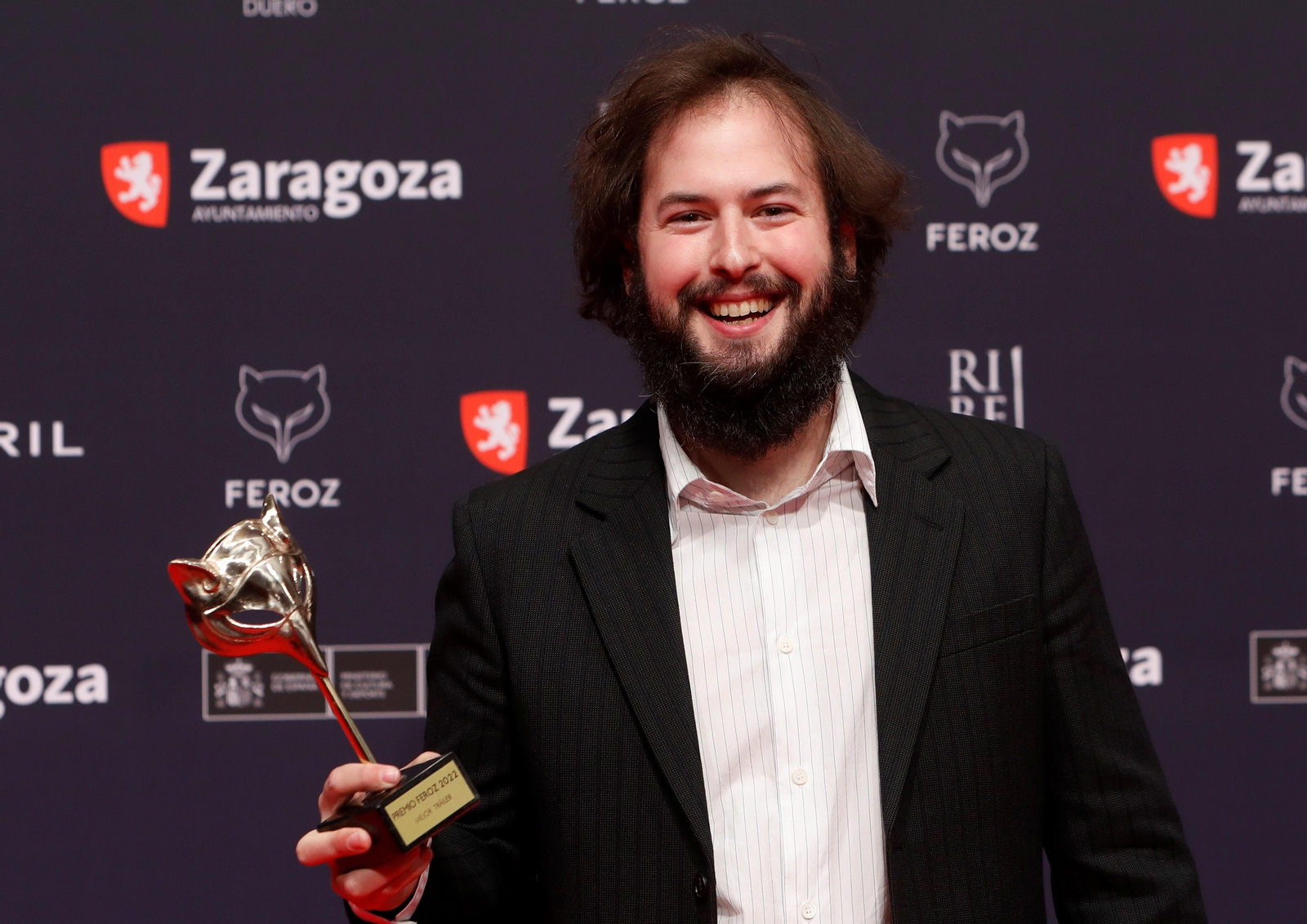 Miguel Ángel Trudu, con su tercer Premio Feroz.