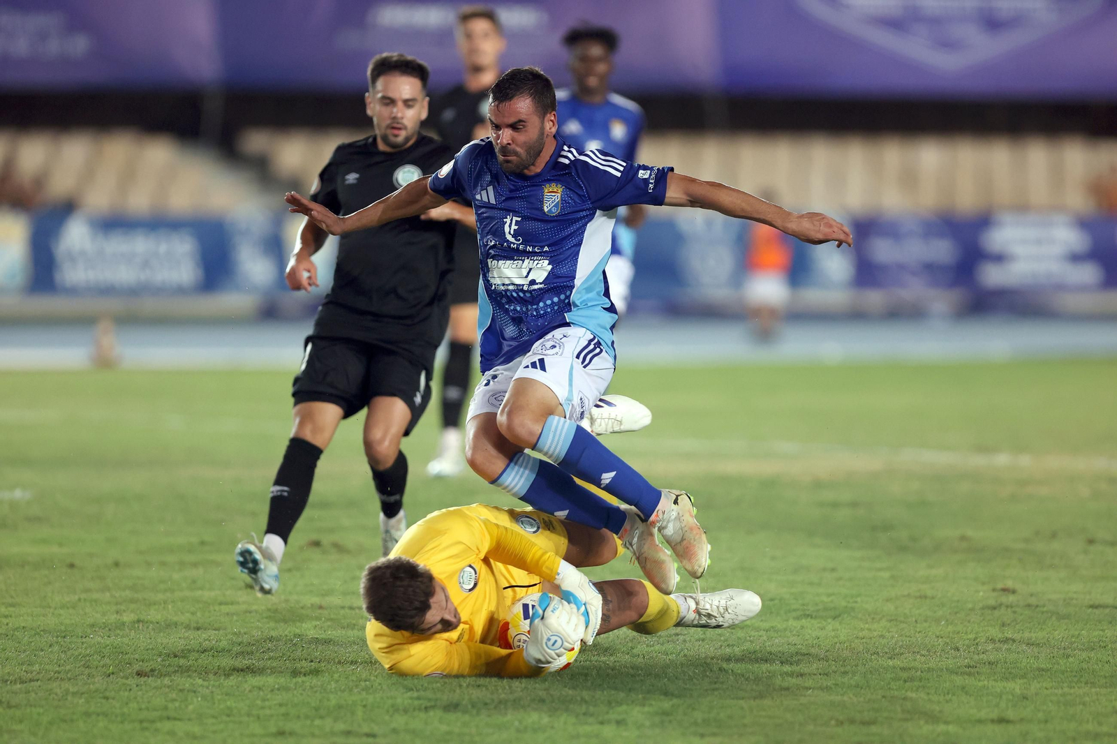 Imágenes del Trofeo Feria de la Vendimia entre el Xerez CD y el Juventud Torremolinos en Chapín