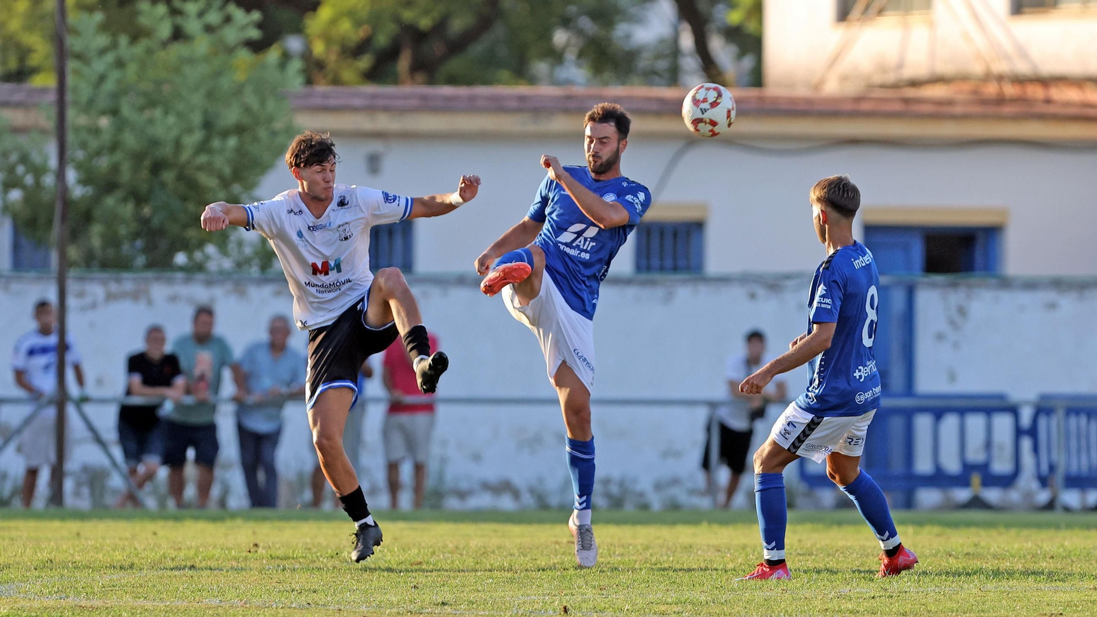 Imágenes del Trofeo de la Copa y la Venencia entre el Jerez Industrial y el Xerez DFC