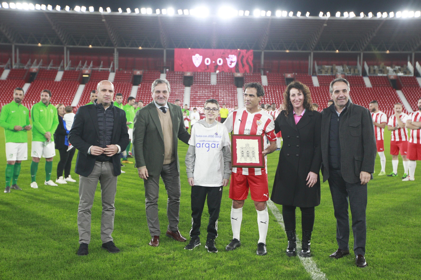 Imágenes del partido homenaje al 'eterno' capitán de la U.D. Almería, José Ortiz