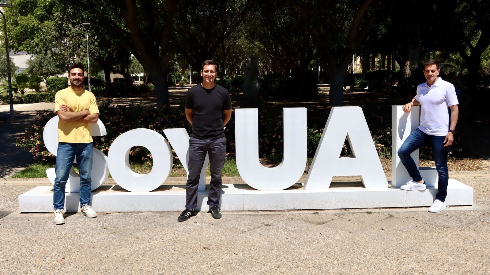 Andrés López, Andrés Baena y Manuel Rodríguez, en el campus de la Universidad de Almería.