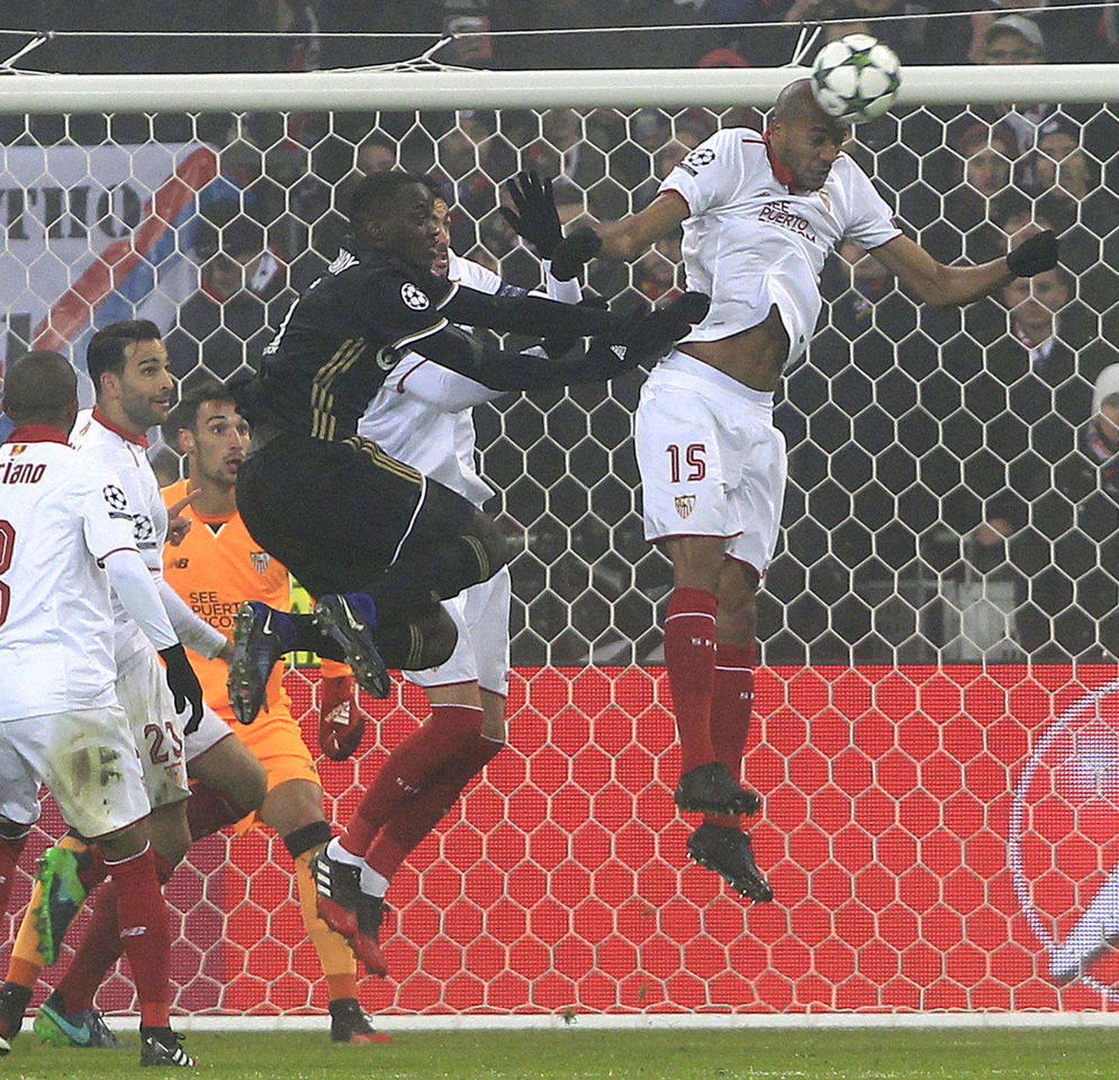El Lyon-Sevilla, en imágenes.