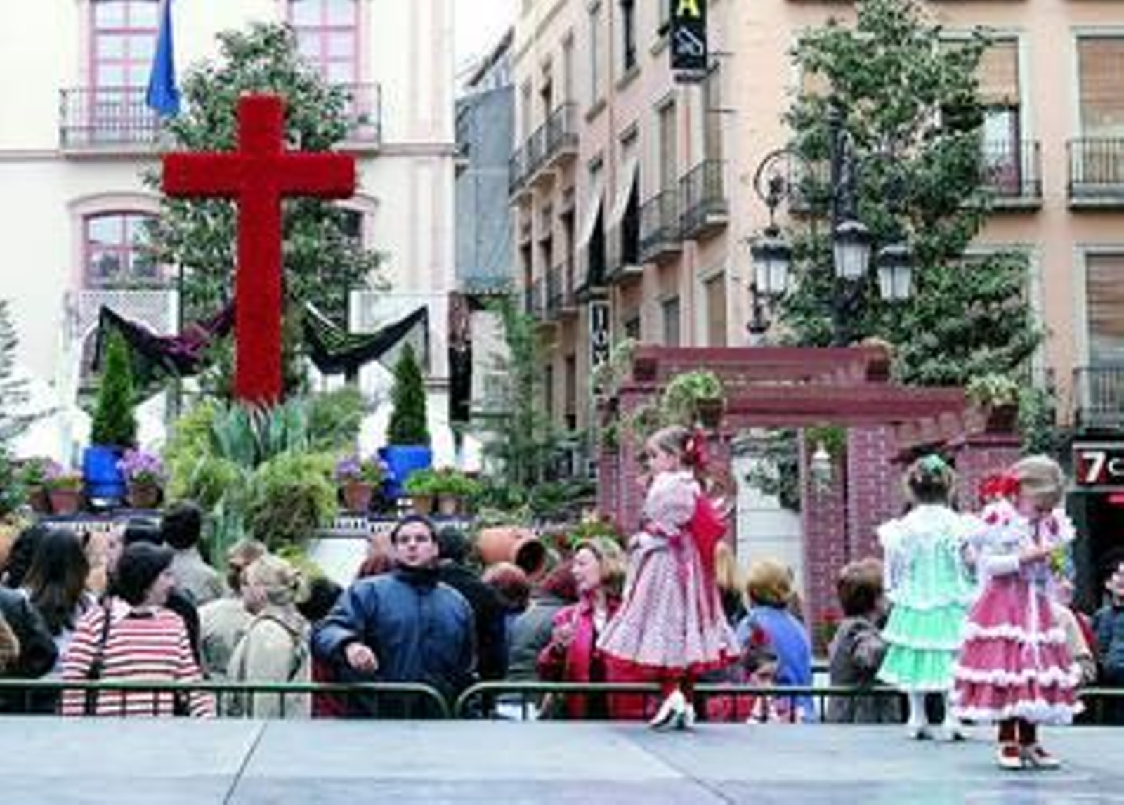 El Día de la Cruz es una de las fiestas más conocidas y tradicionales de Granada.