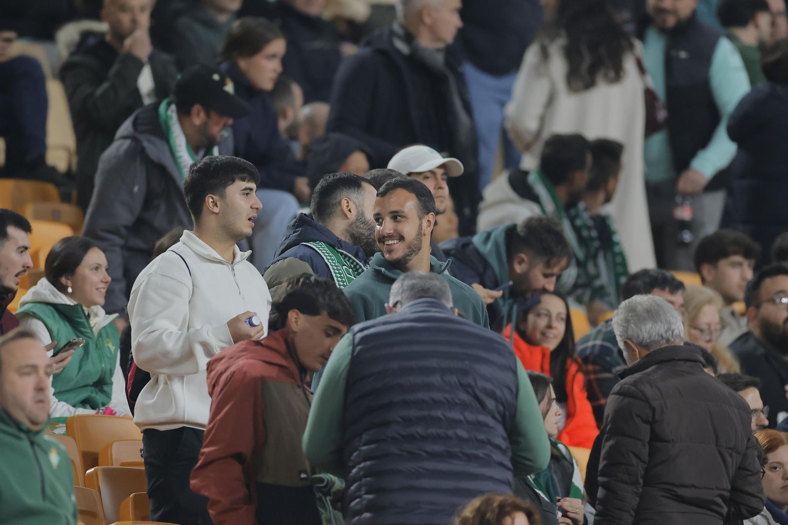 Búscate en las fotos del Betis - Utrecht