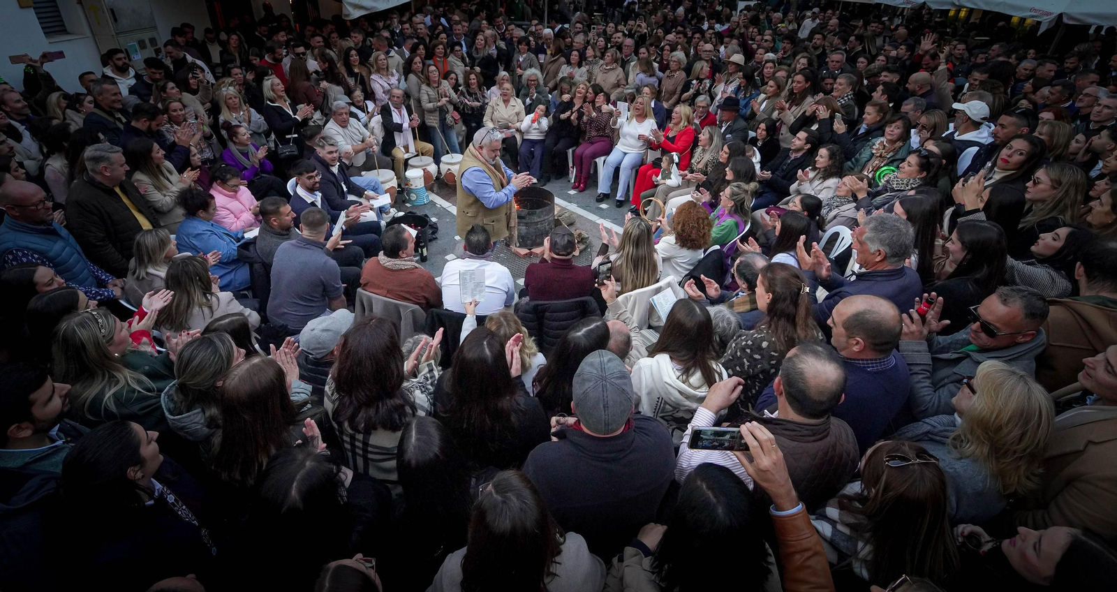 Imágenes del gran ambiente el primer día de zambombas en Jerez