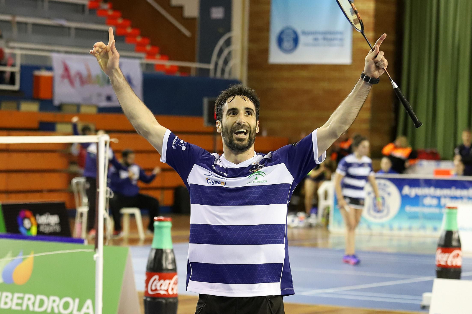 Abián celebra la victoria en la reciente final de la Liga Nacional.