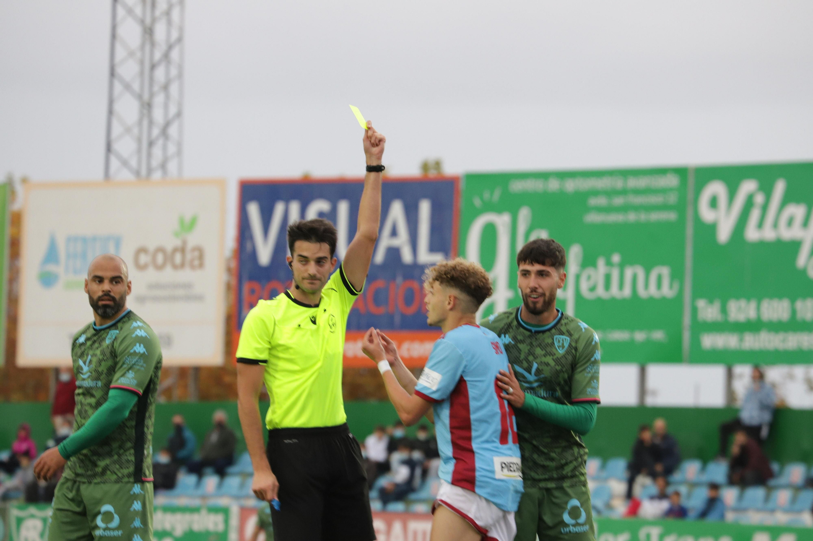 La derrota del Córdoba CF ante el Villanovense, en imágenes
