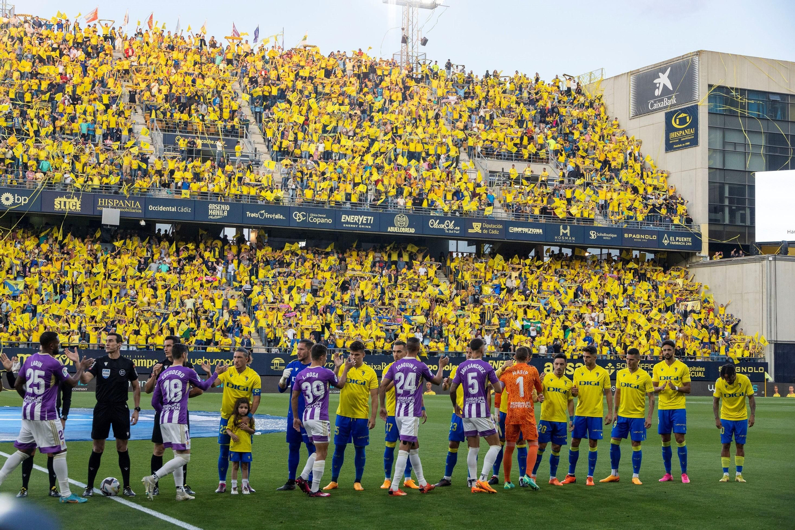 Todas las imágenes del Cádiz C.F.-Valladolid en el Nuevo Mirandilla