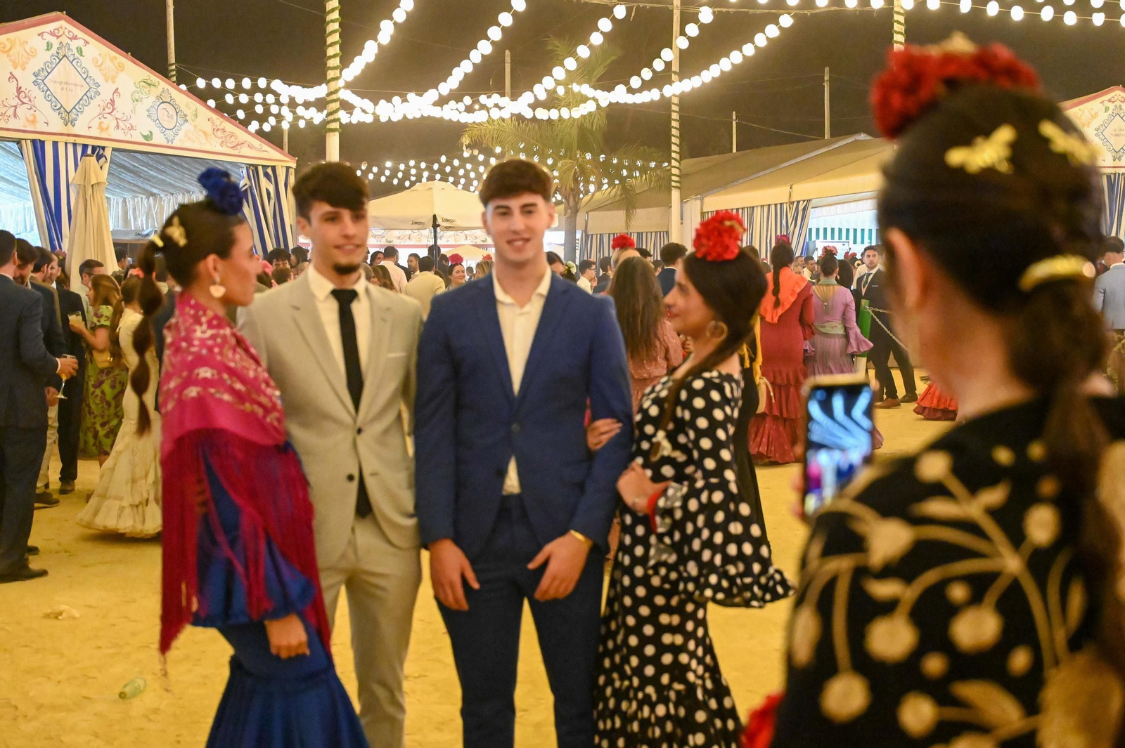 Imágenes del ambiente del ambiente de la noche del sábado en la Feria de Otoño y del Caballo 2025 de Huelva