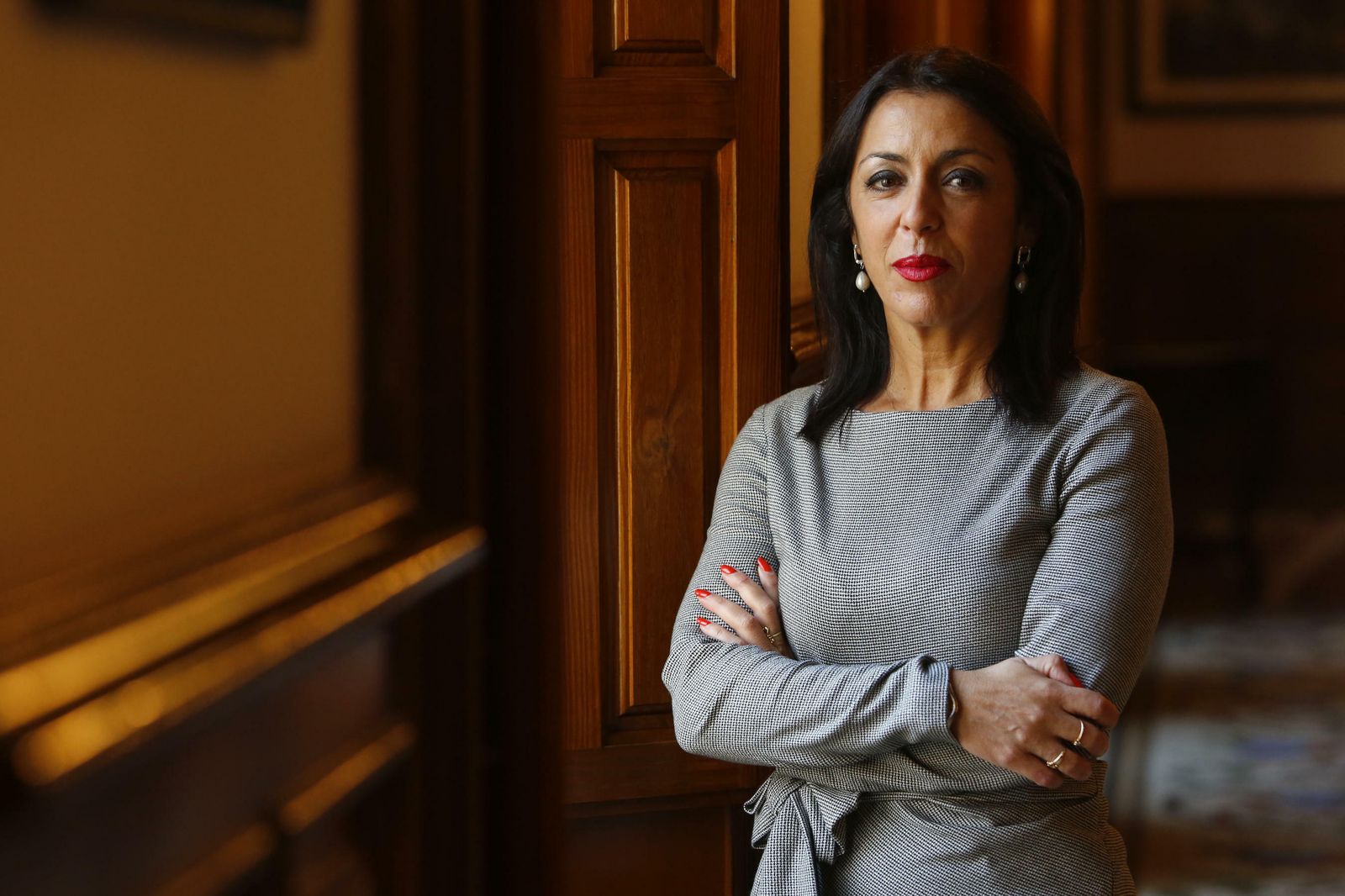 La presidenta del Parlamento de Andalucía, Marta Bosquet (Cs), en los pasillos del Ayuntamiento de Granada