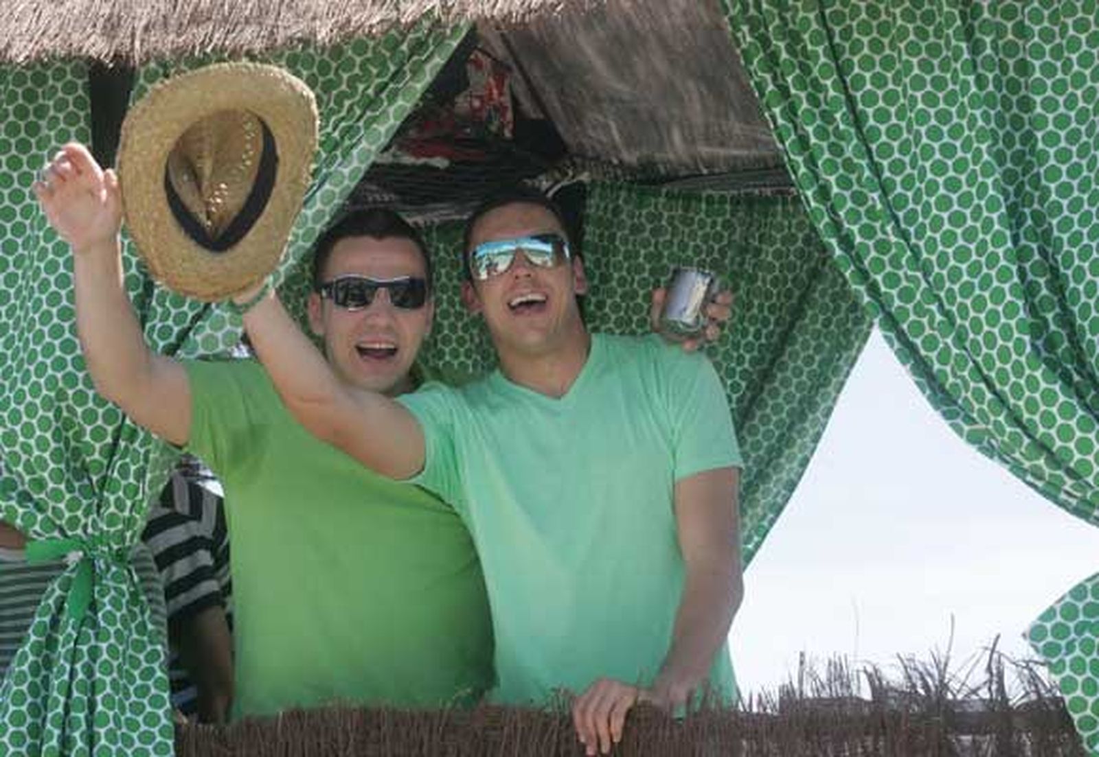 El almuerzo campestre marca la jornada en la Montera del Torero. La hermandad agradece la cada vez mayor afluencia de personas a la misa en honor al patrón./Fotos:José María Quiñones