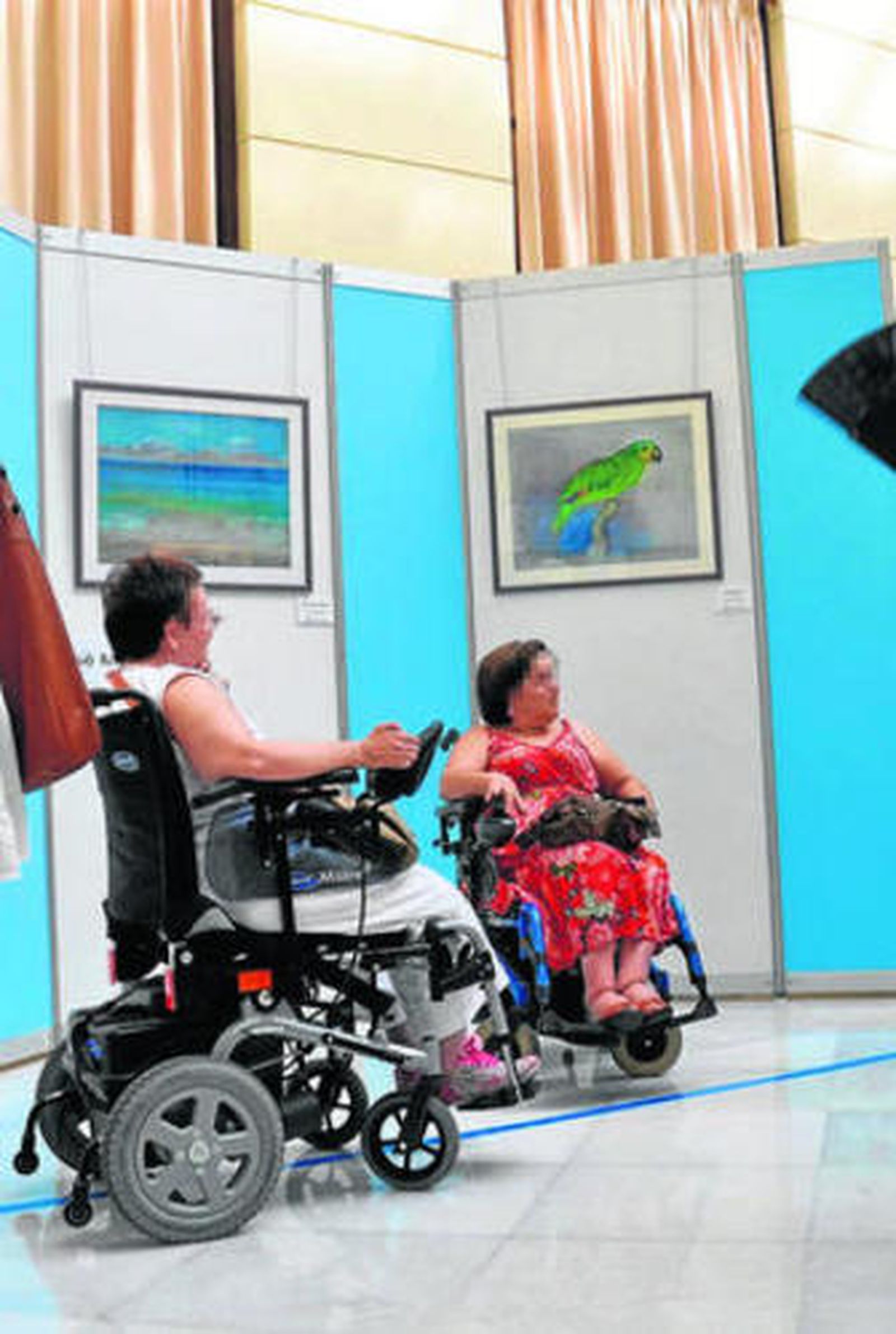 Dos minusválidas en una imagen de archivo.