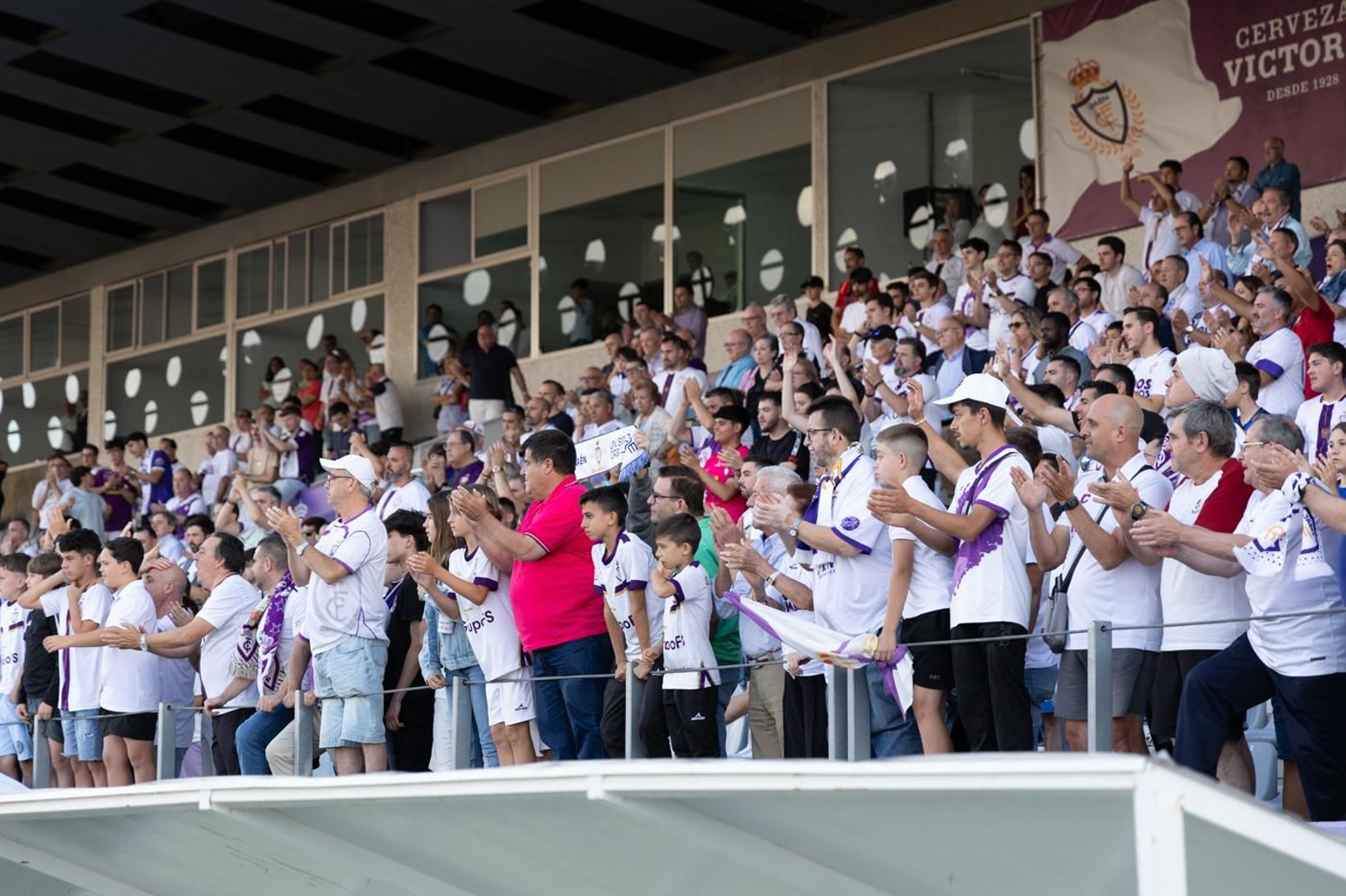 El Real Jaén y su afición, a la espera de novedades en el proceso de la vacante en Segunda Federación. El Real Jaén y su afición, a la espera de novedades en el proceso de la vacante en Segunda Federación.