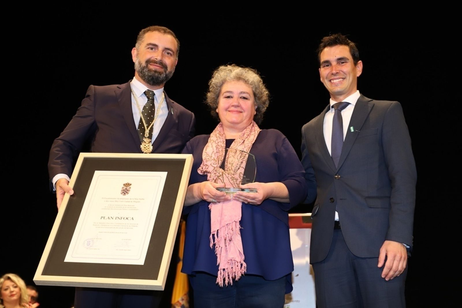 Foto de familia de los homenajeados.