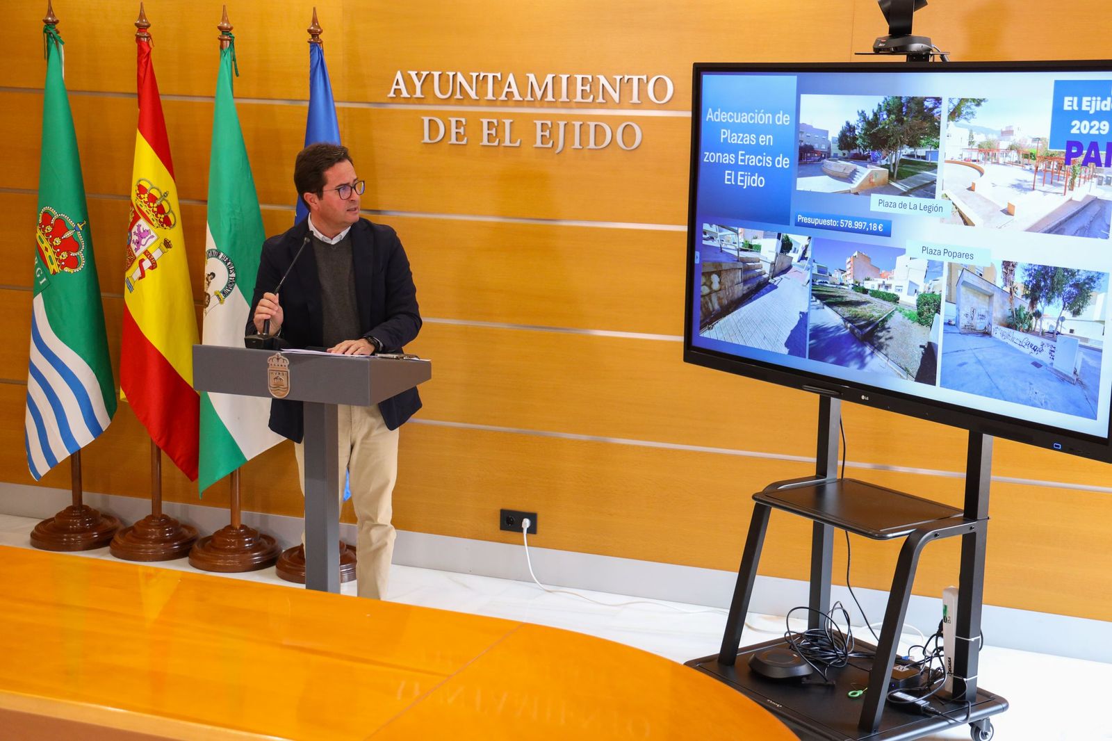 El alcalde de El Ejido, Francisco Góngora, presenta los nuevos proyectos.