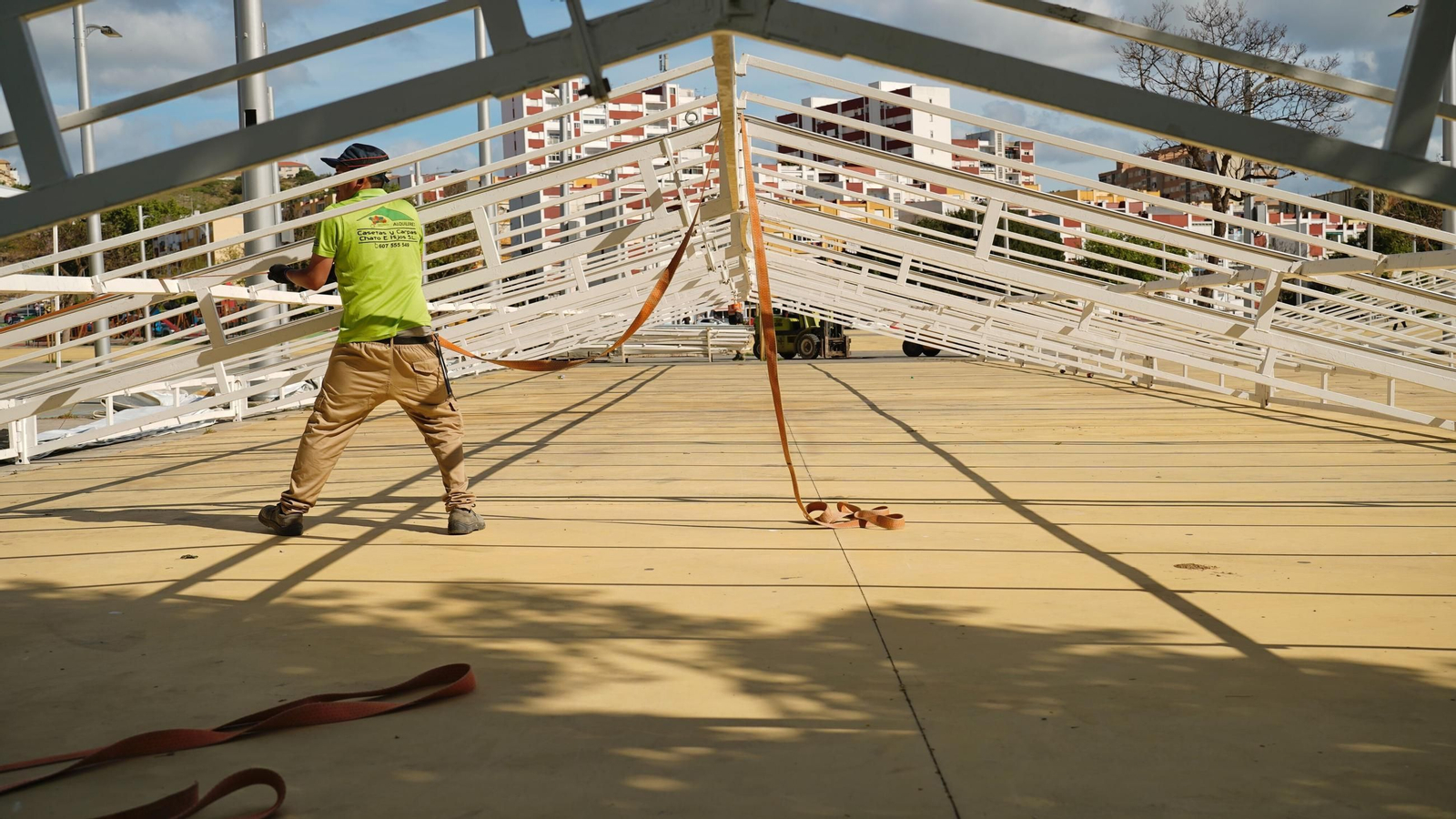 Comienza el montaje de las casetas de la Feria Real de Algeciras 2025