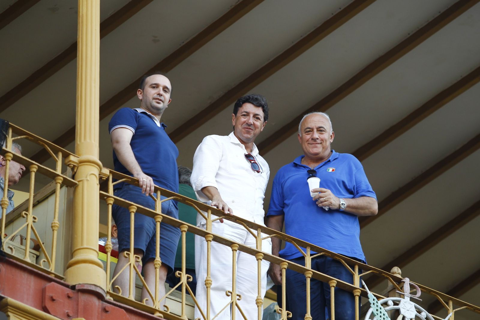 Imágenes del 'ambiente' en la corrida de toros de la Feria de Almería, con los diestros Morante de la Puebla, El Juli y Tomás Rufo