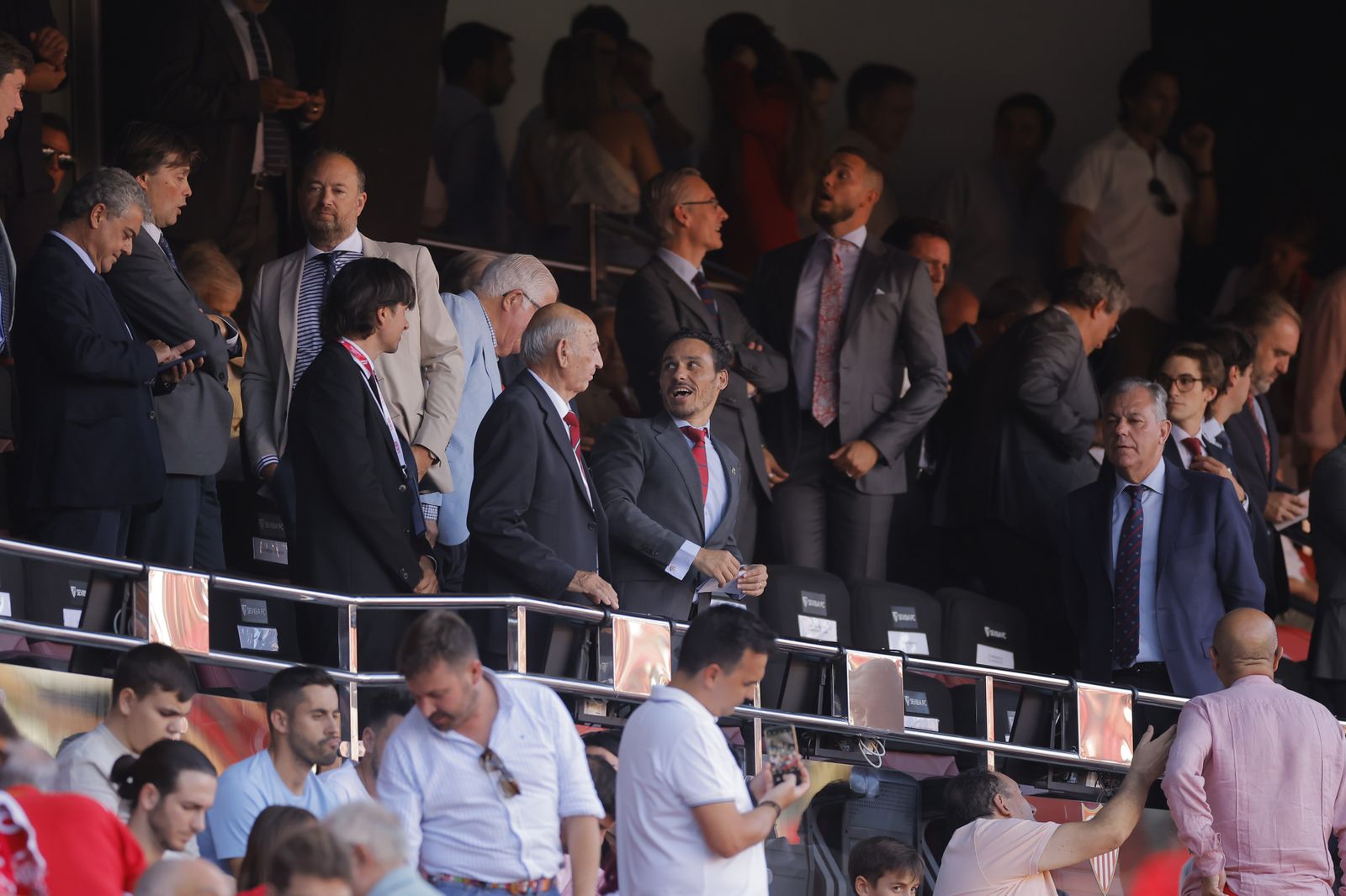 Búscate en las fotos del Sevilla-Almería