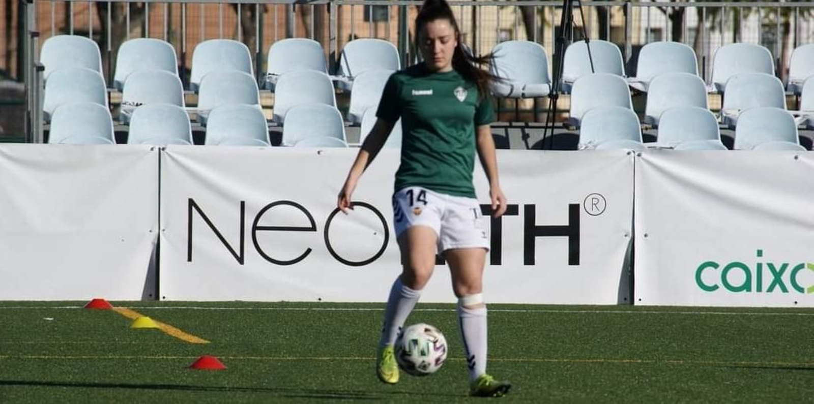 Paula Ransanz, durante un entrenamiento con el Joventut Almassora.