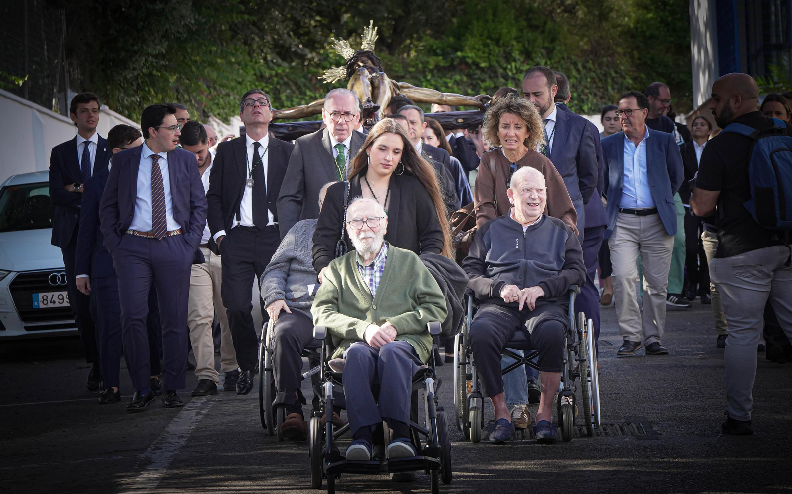 Imágenes del Cristo de la Esperanza con los ancianos del San Juan Grande en Jerez
