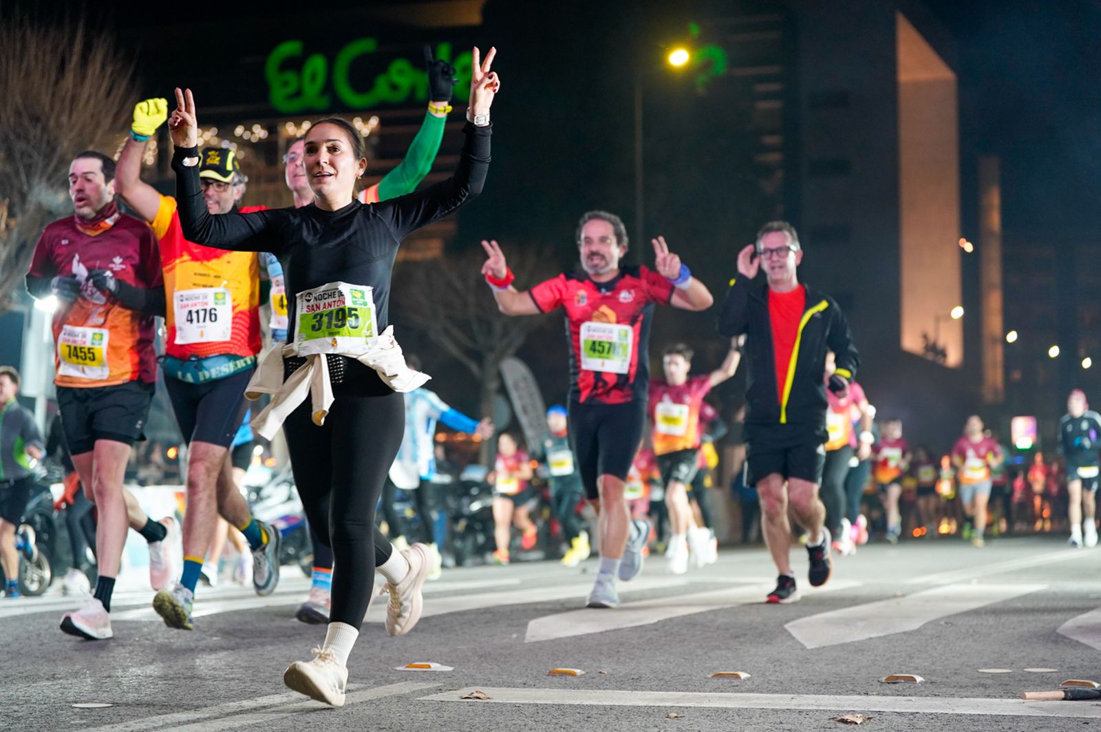 En imágenes: búscate en tu llegada a meta de la Carrera de San Antón 2026 (11)