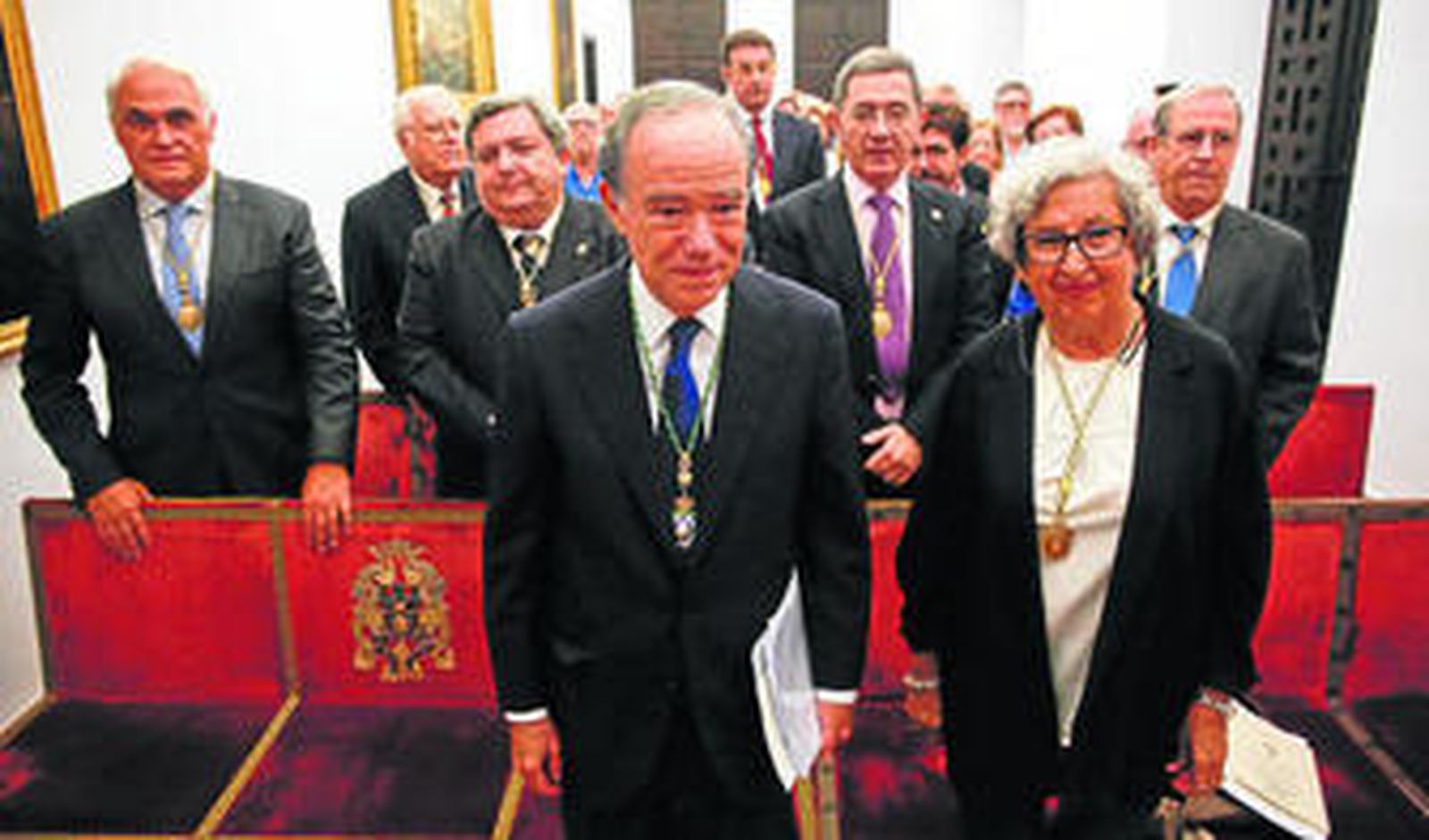 Gregorio Marañón Bertrán de Lis, entre los académicos de San Telmo, ayer, en la Sociedad Económica de Amigos del País.