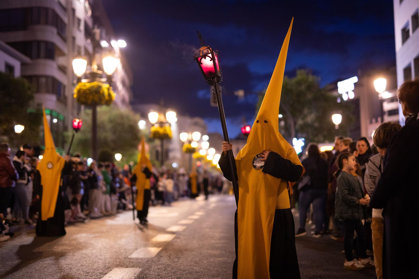 Así vivió Granada el estreno del nuevo misterio Descendimiento de la Hermandad de las Chías 2025