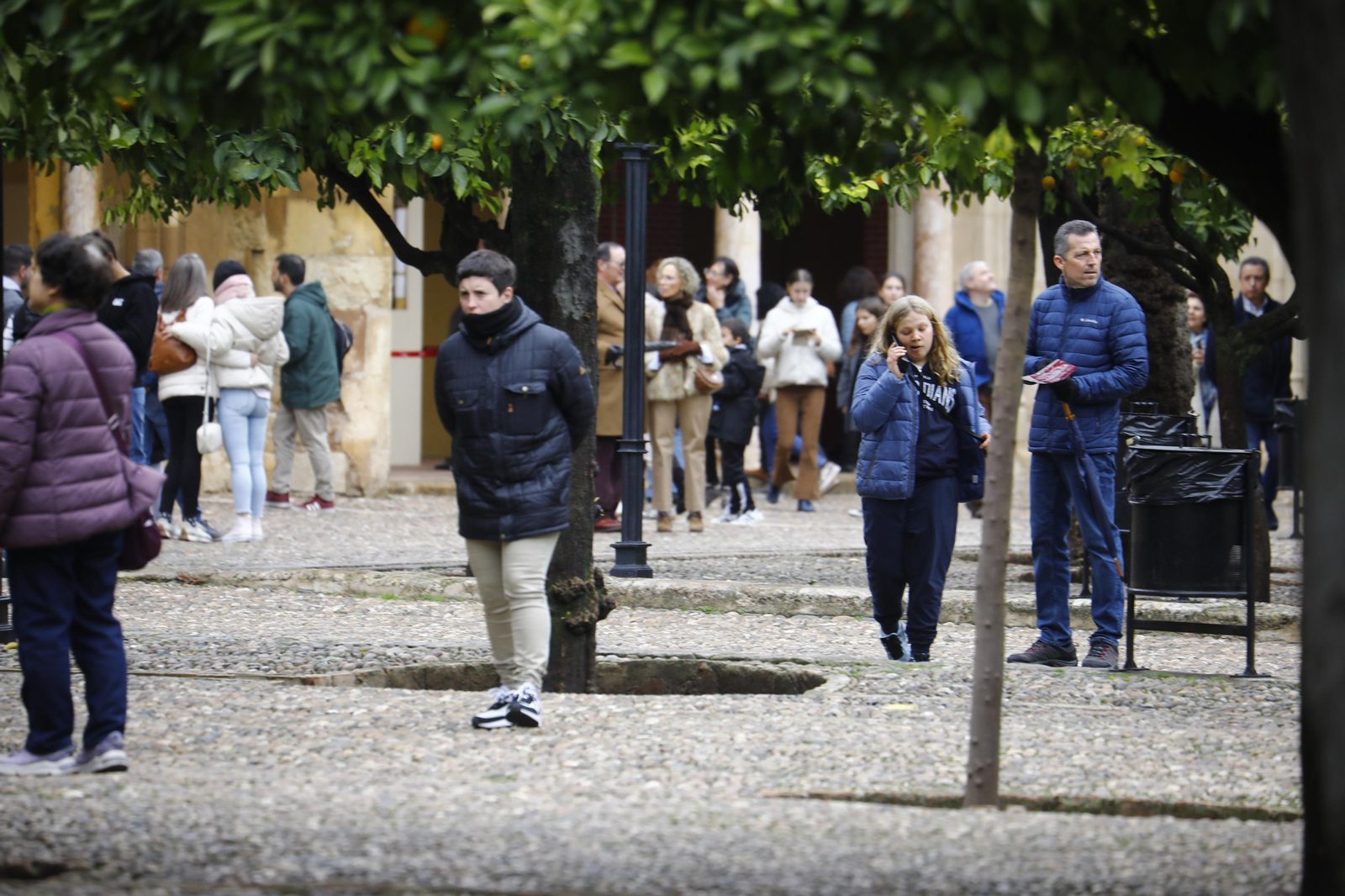 Los turistas abarrotan Córdoba por el Día de la Constitución, en imágenes