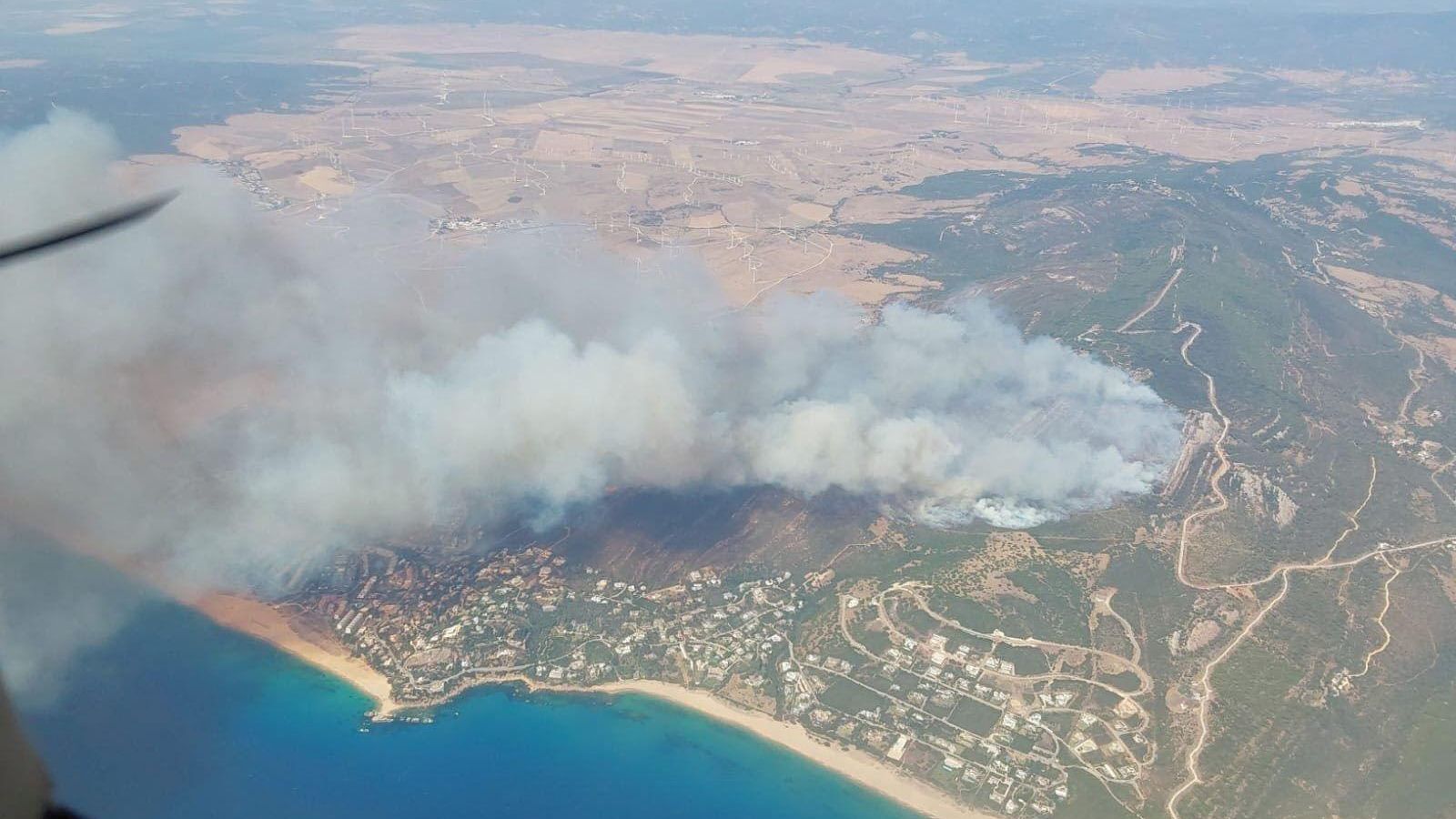 Vista aérea del incendio de Tarifa.