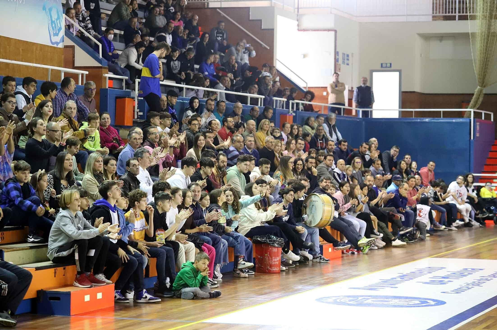 Gran ambiente en el partido de baloncesto Huelva Comercio-PMD Aljaraque