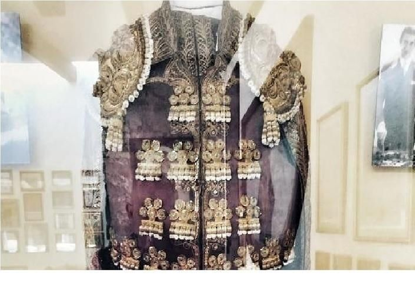 Traje tabaco y oro que llevó Manolete en México.