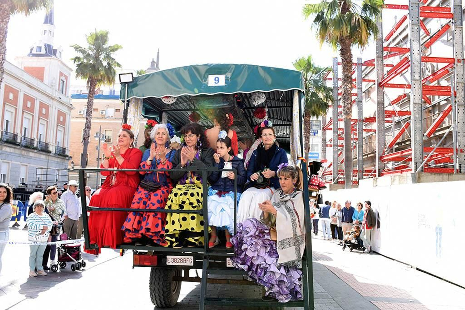 Las mejores imágenes de los peregrinos en la salida de Emigrantes