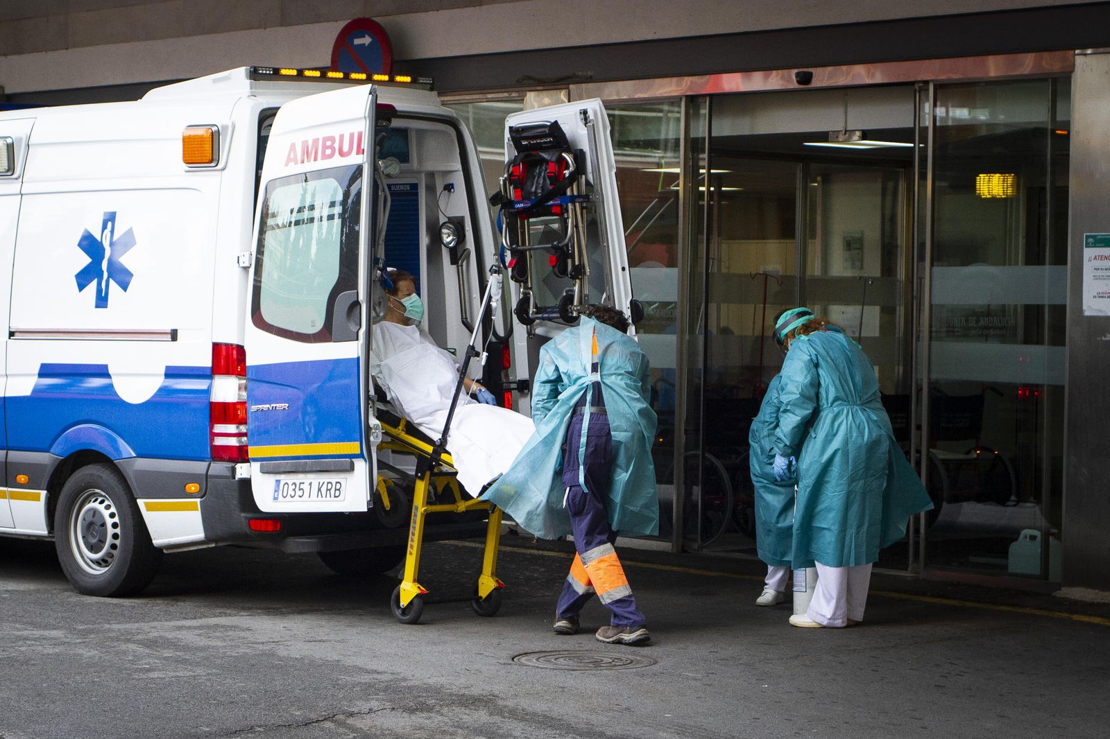 Traslado de un paciente de coronavirus.